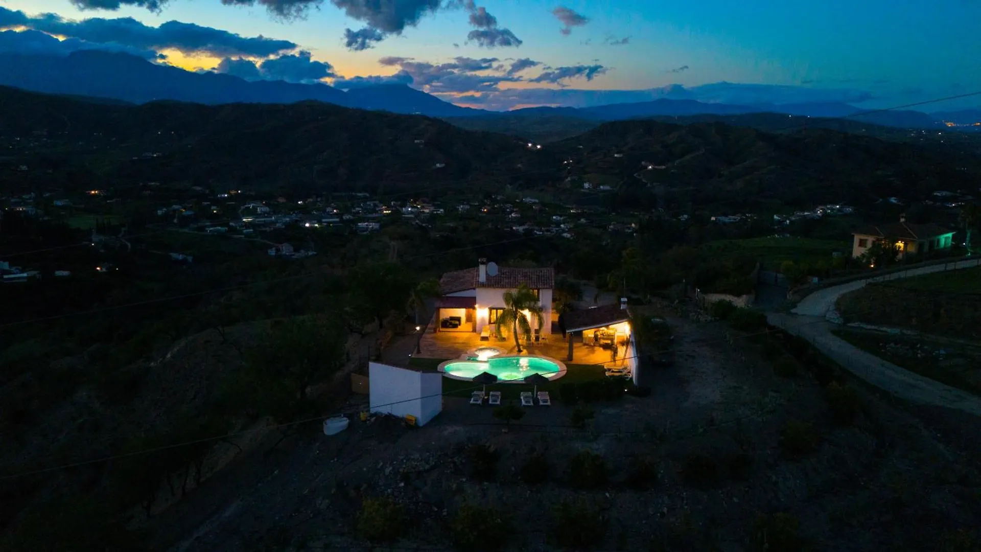 Finca El Cerro - Piscina Y Jacuzzi Малага Испания